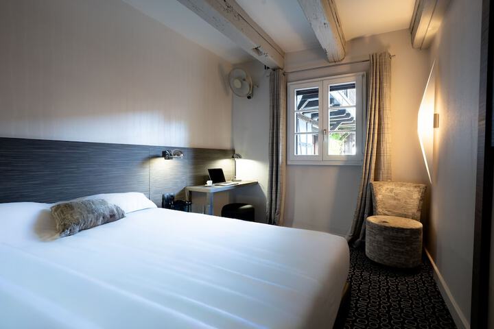 Room 13 of 38