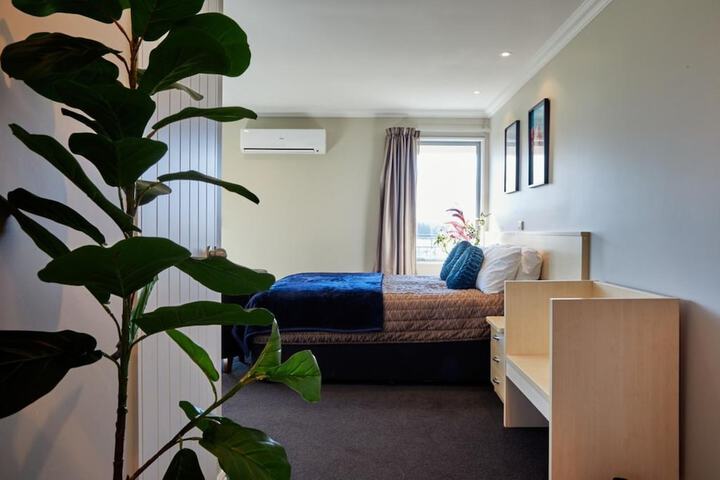 Room 6 of 40
