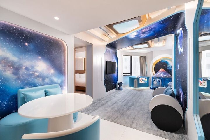 Room 34 of 60