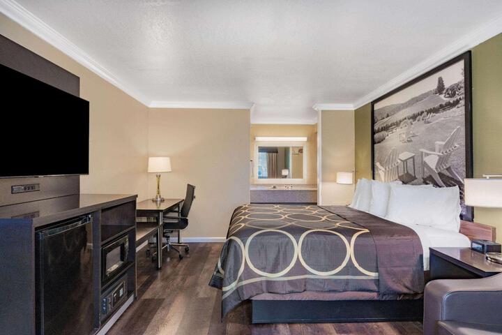 1 King Bed (11 of 12)