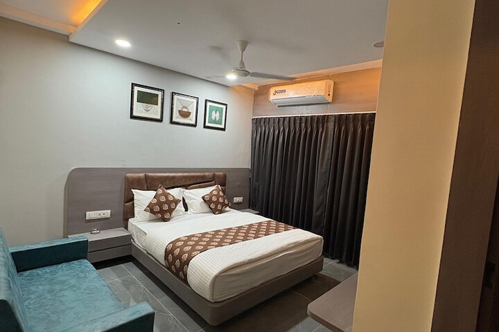 Room 8 of 15
