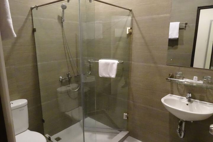 Room 12 of 25