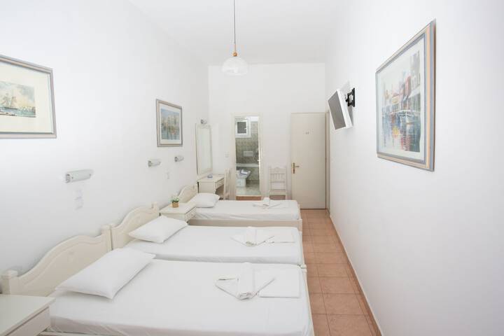 Room 5 of 18