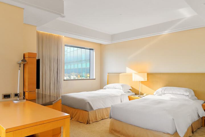Room 17 of 46