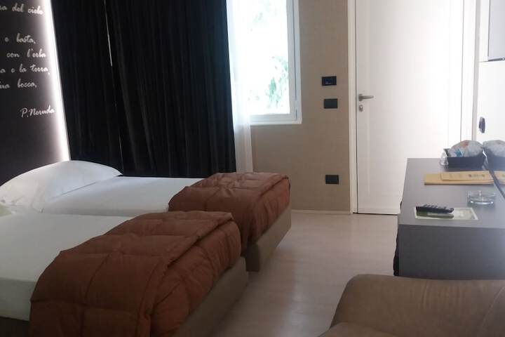Room 3 of 32