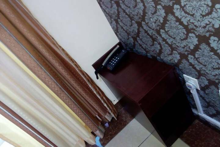 Room 4 of 33
