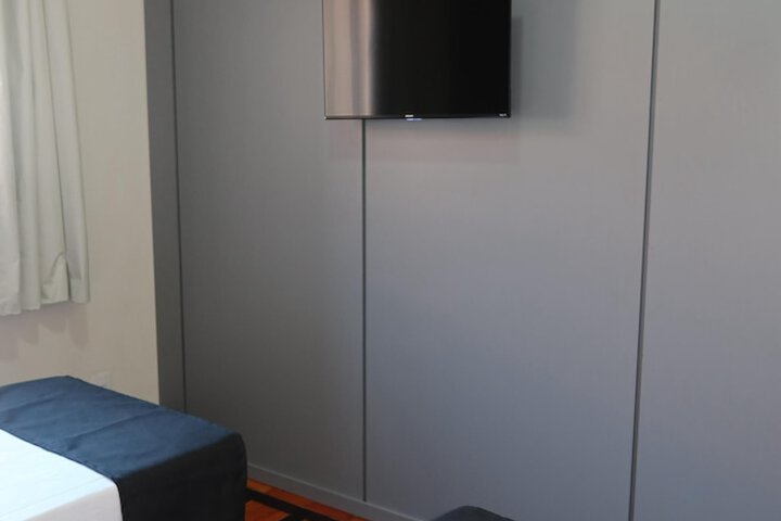 Room 42 of 111