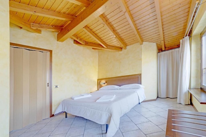 Room 15 of 29