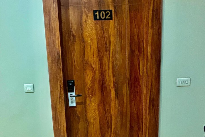 Room 11 of 17