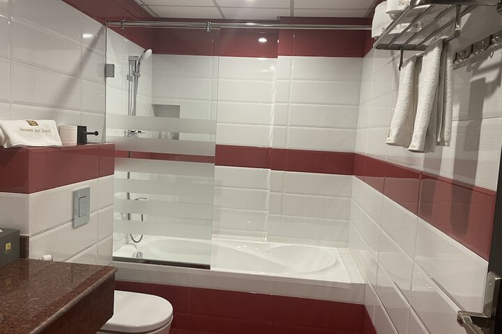 Room 18 of 28