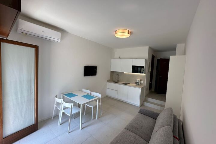 Room 10 of 25