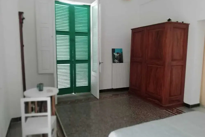 Room 6 of 15
