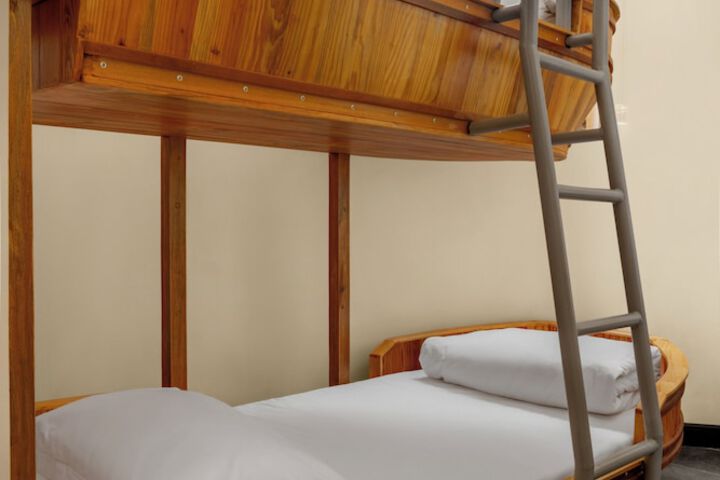 Room 90 of 303