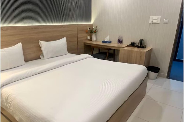 Room 13 of 26