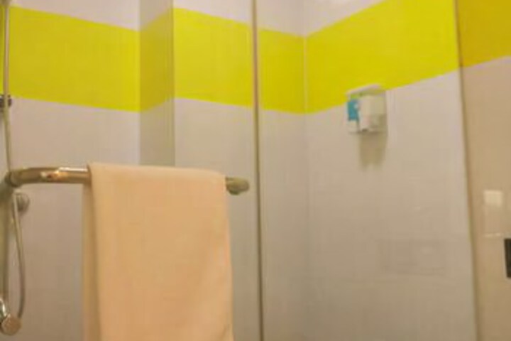 Room 5 of 7