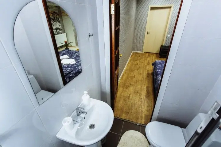 Room 10 of 14