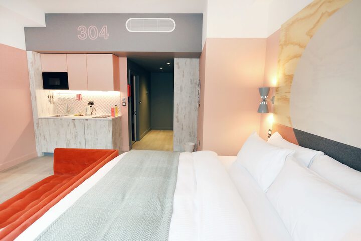 Room 21 of 83
