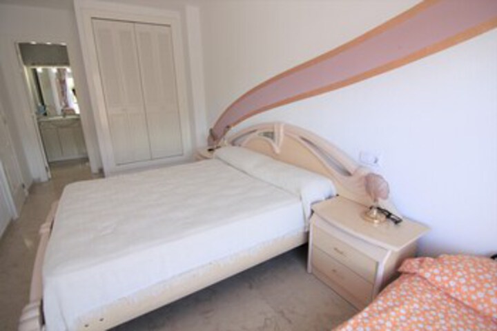 Room 8 of 11