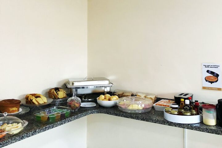 Breakfast/Coffee Service 23 of 30