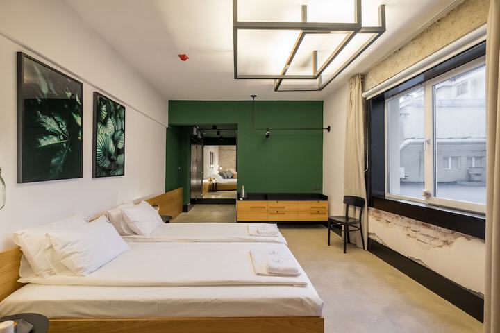 Room 43 of 76