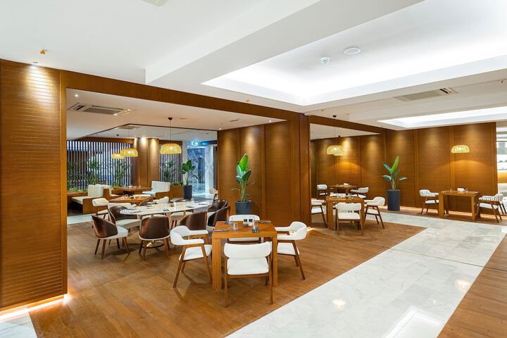 Dining 84 of 152