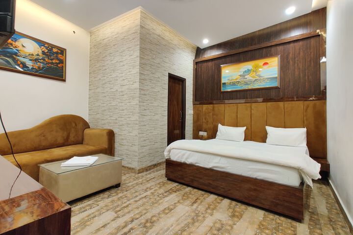 Room 10 of 35