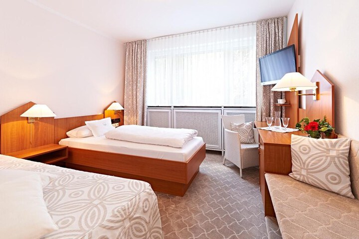 Room 11 of 30