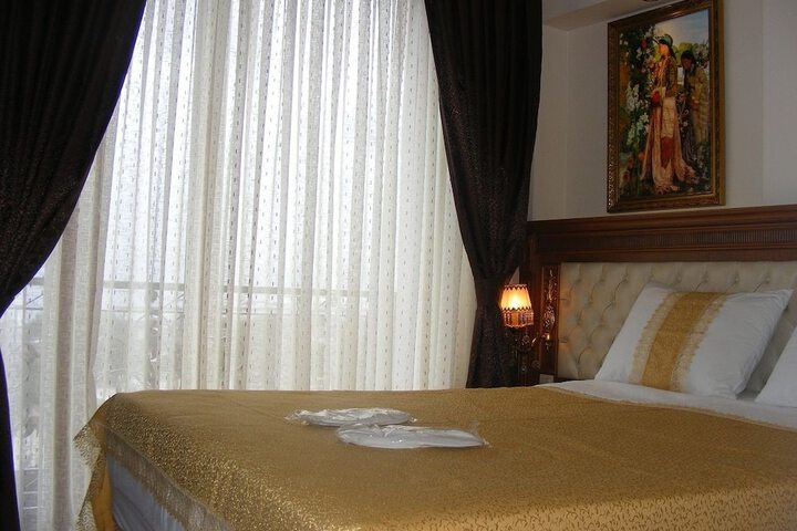 Room 6 of 63