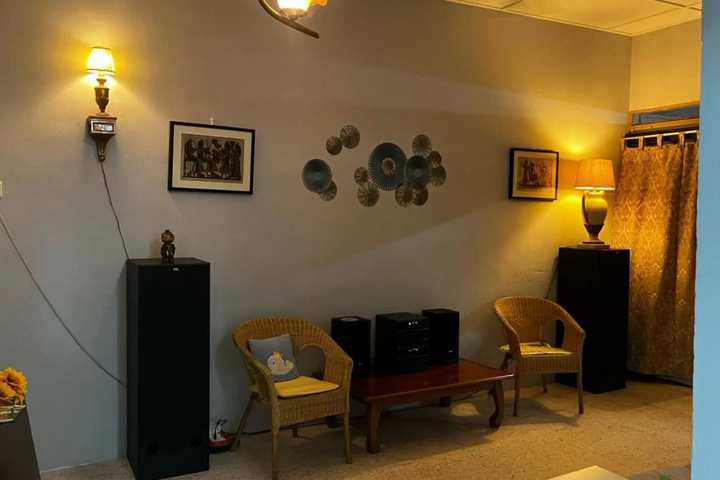 Room 8 of 16