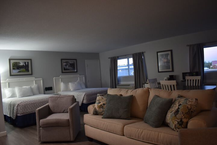 Room 6 of 18