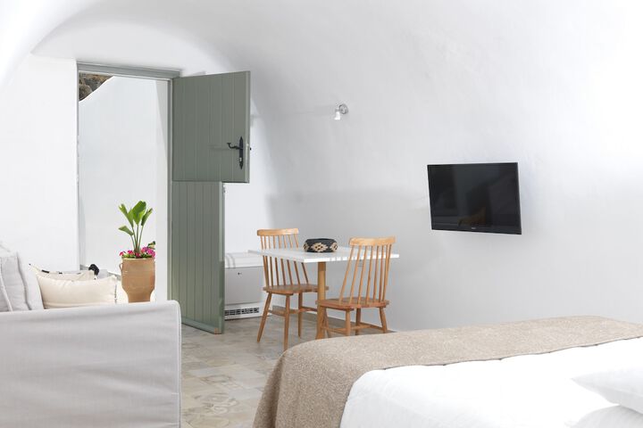 Room 4 of 104
