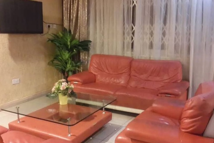 Lounge 6 of 6