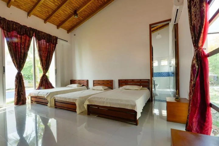 Room 4 of 16