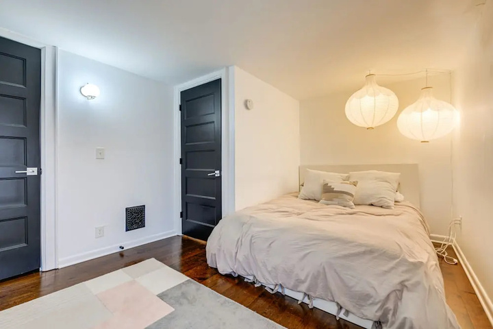 Room 6 of 16