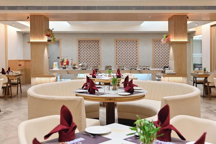 Dining 49 of 72