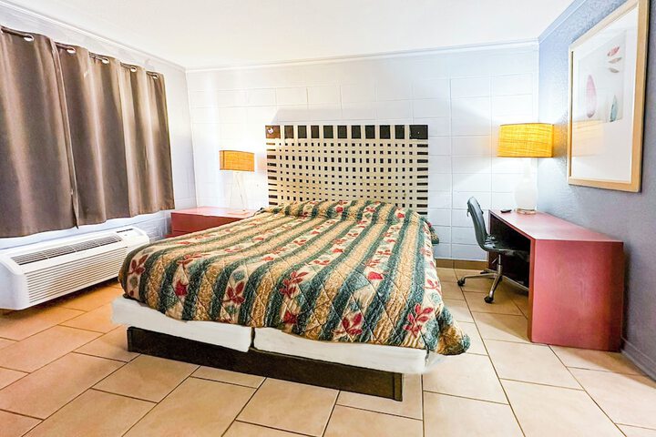1 King Bed (9 of 9)