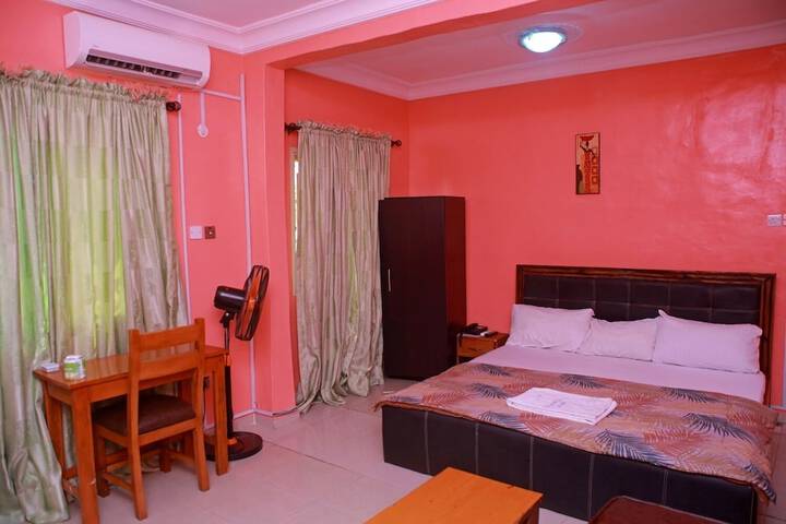 Room 7 of 9