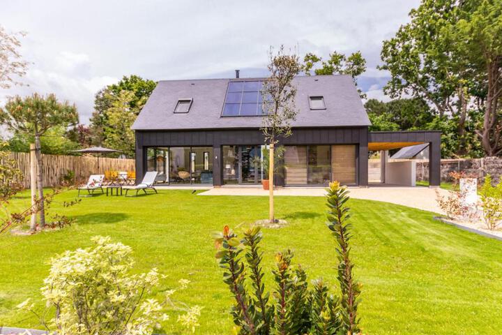 Maison moderne et lumineuse à 900m de la plage jardin privé, terrasse, barbecue et 2 vélos adultes inclus. - FR-1-306-1204