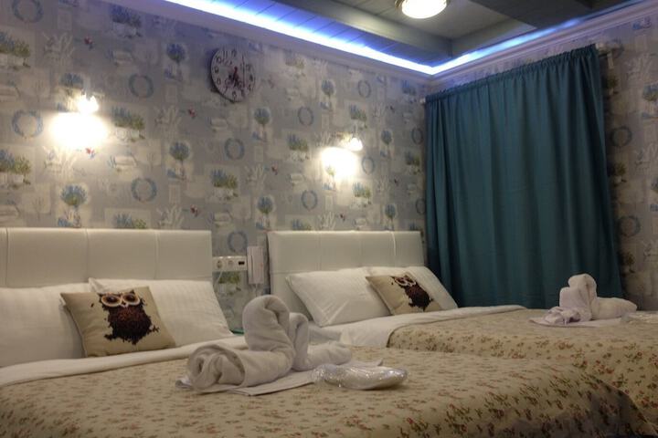Room 16 of 28