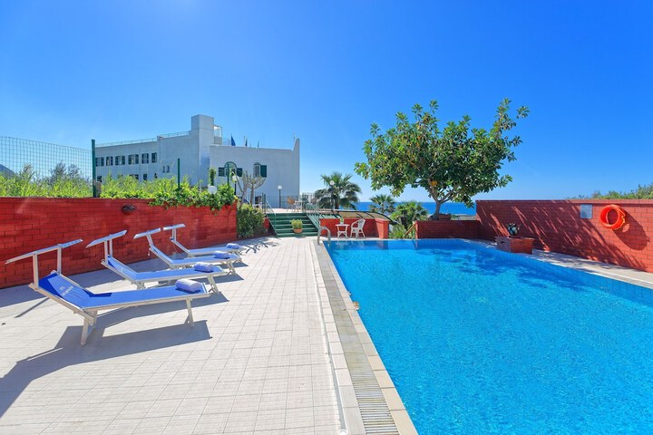 Hotel Pool