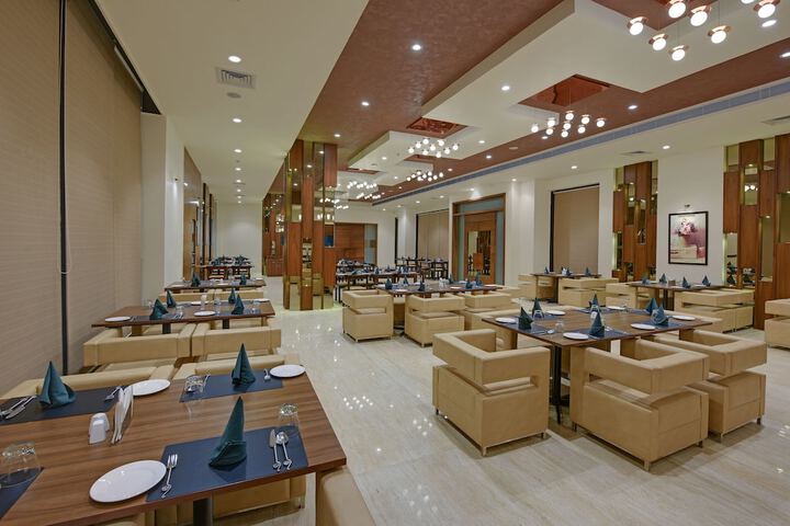 Dining 24 of 31