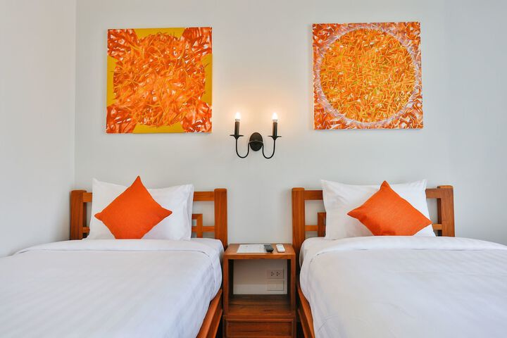 Room 14 of 38
