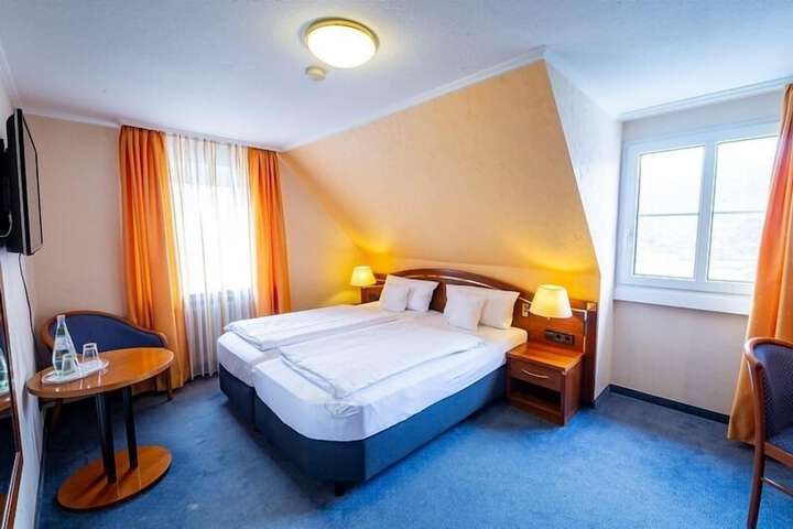Room 5 of 83