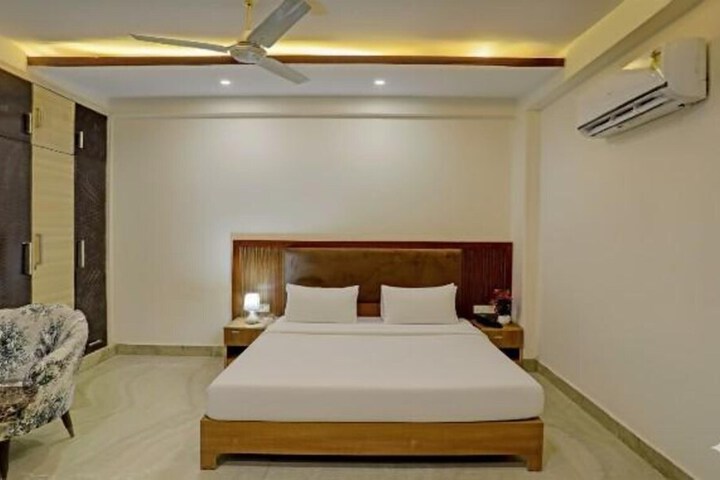 Room 6 of 23
