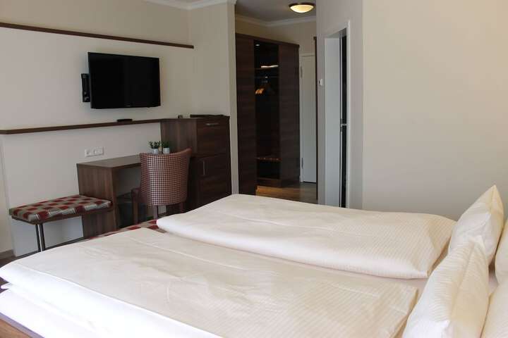 Room 9 of 46