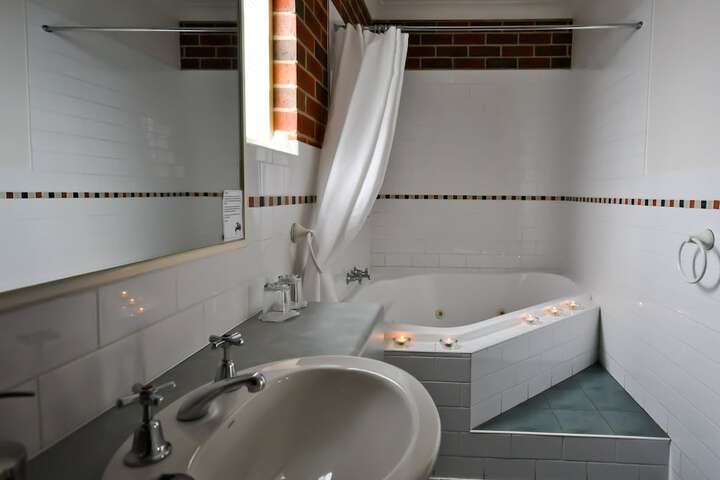 Jetted tub