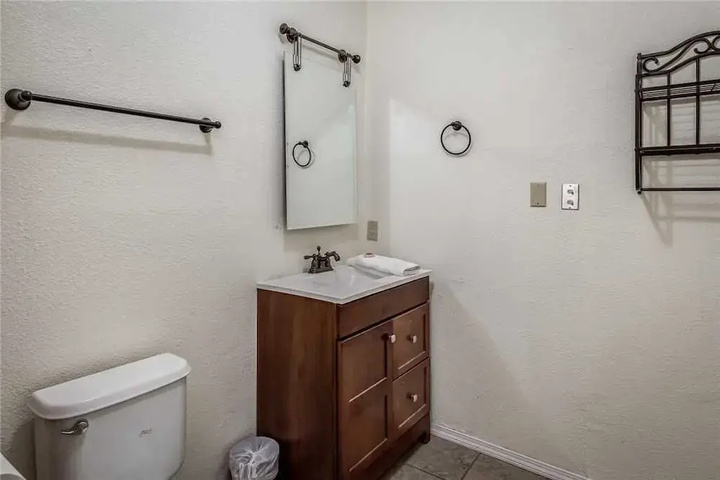 Room 9 of 17