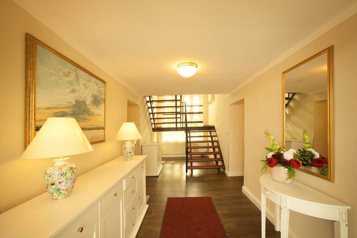 Room 53 of 106