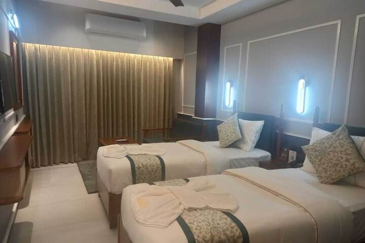 Room 10 of 34
