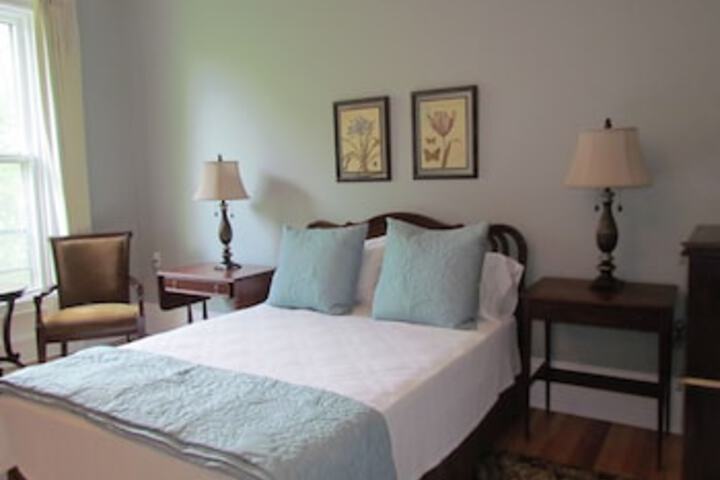 Room 4 of 174